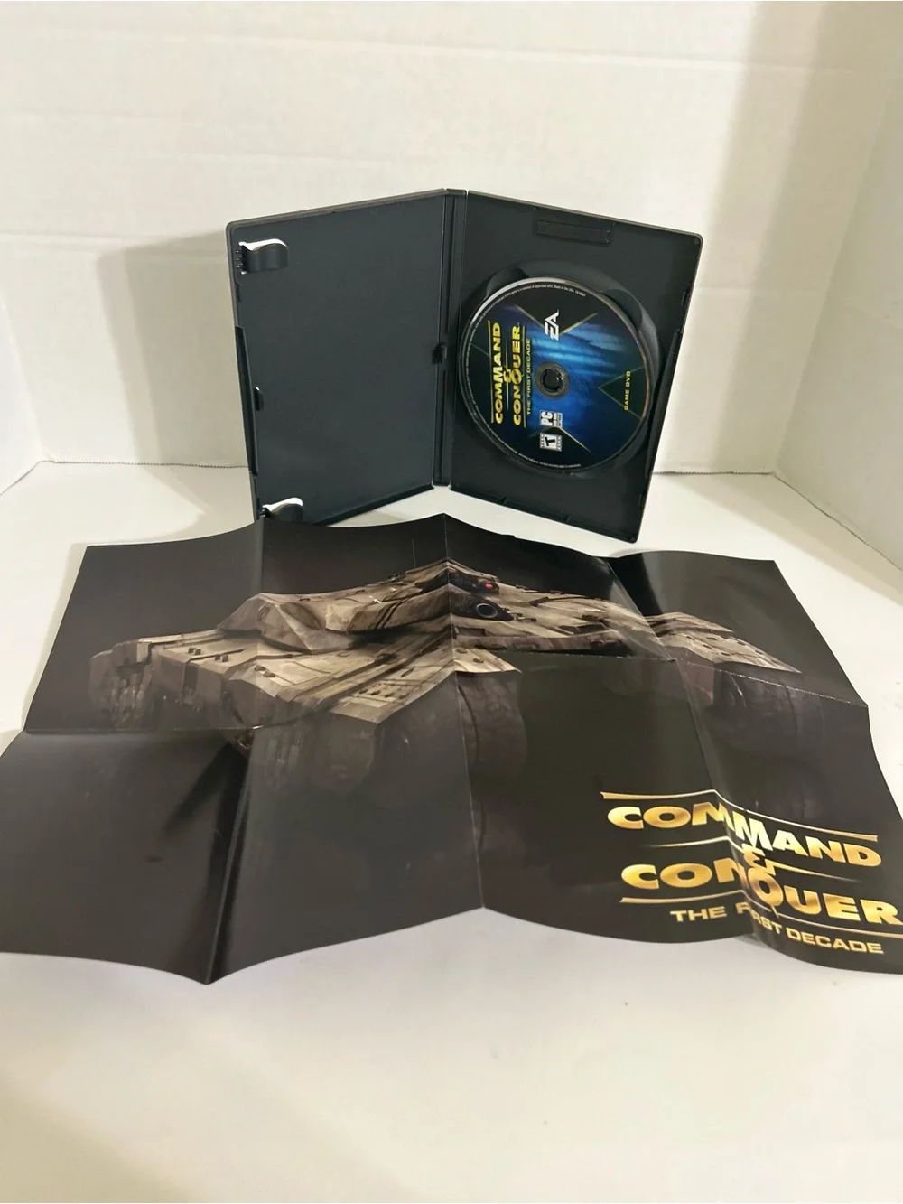 Command & Conquer: The First Decade PC Windows 2006 Complete w 1 Posters Inserts